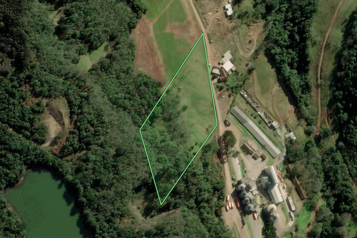 Imagem de satélite do imóvel rural em Nova Petrópolis (RS), com o contorno declarado no CAR desenhado por cima.