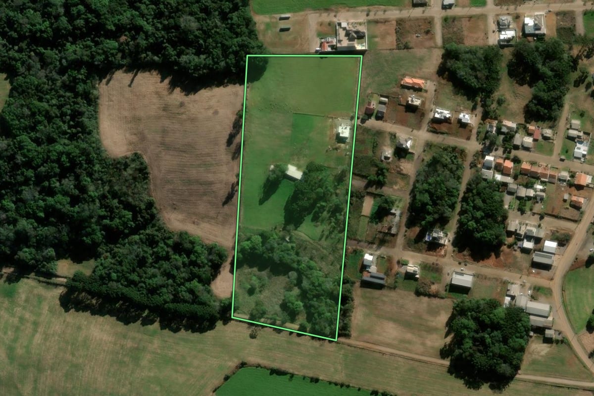 Imagem de satélite do imóvel rural em Nova Prata (RS), com o contorno declarado no CAR desenhado por cima.