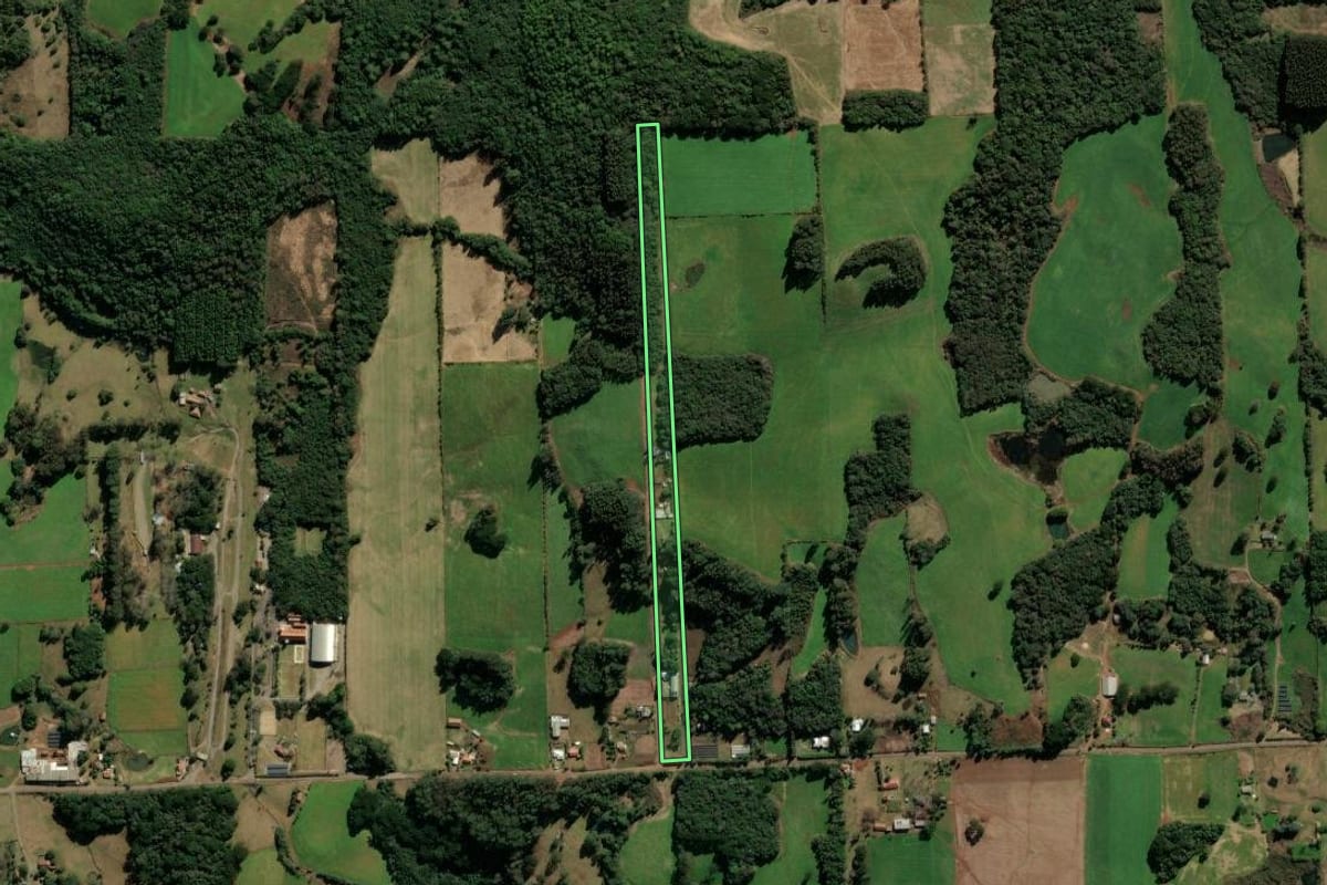 Imagem de satélite do imóvel rural em Nova Prata (RS), com o contorno declarado no CAR desenhado por cima.