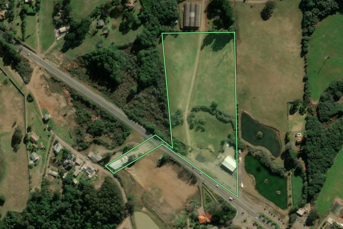Imagem de satélite do imóvel rural em Nova Prata (RS), com o contorno declarado no CAR desenhado por cima.