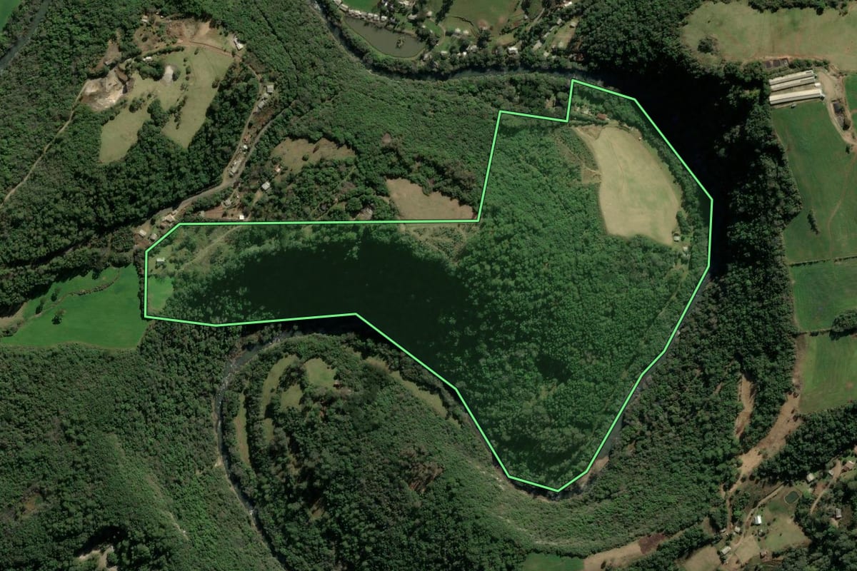 Imagem de satélite do imóvel rural em Nova Prata (RS), com o contorno declarado no CAR desenhado por cima.