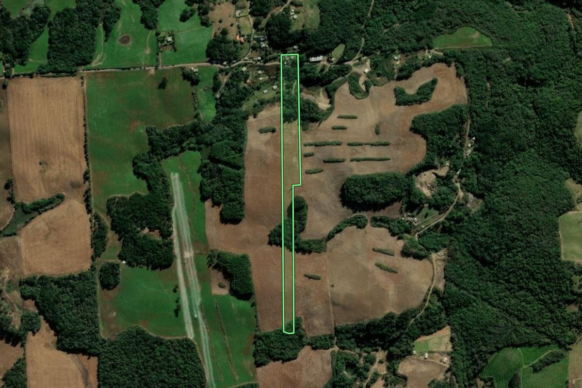 Imagem de satélite do imóvel rural em Nova Prata (RS), com o contorno declarado no CAR desenhado por cima.