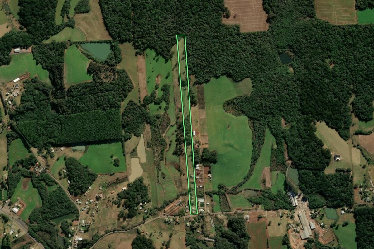 Imagem de satélite do imóvel rural em Nova Prata (RS), com o contorno declarado no CAR desenhado por cima.