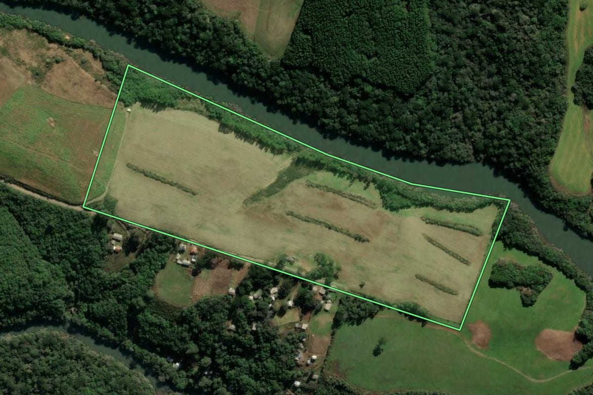 Imagem de satélite do imóvel rural em Nova Prata (RS), com o contorno declarado no CAR desenhado por cima.