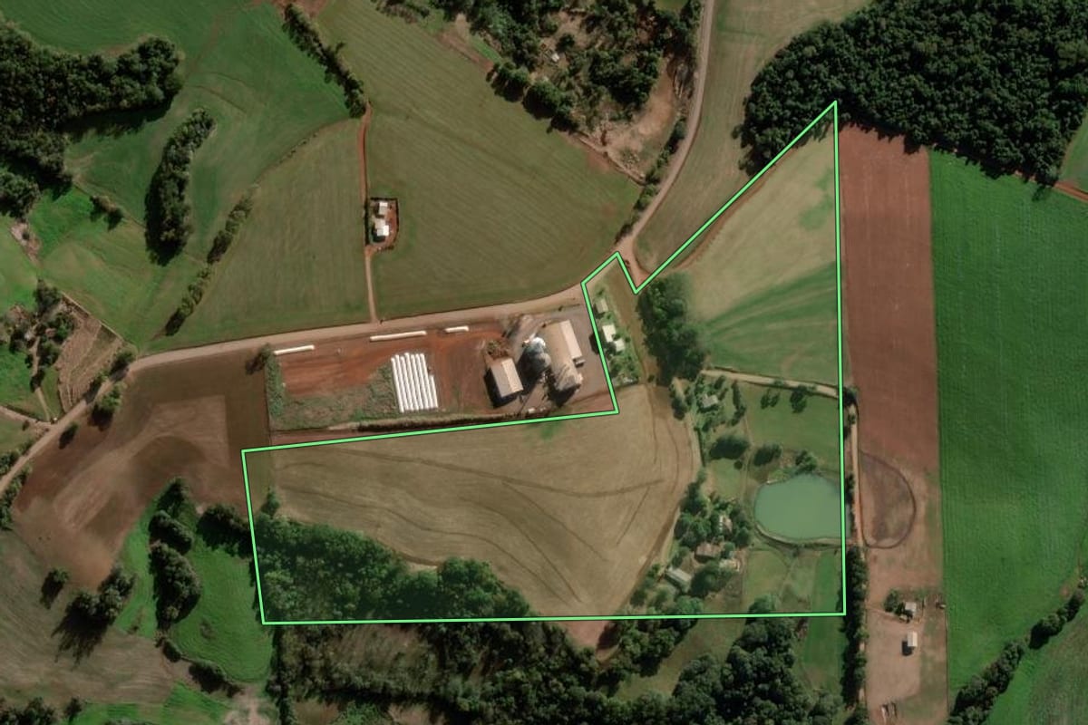 Imagem de satélite do imóvel rural em Nova Ramada (RS), com o contorno declarado no CAR desenhado por cima.
