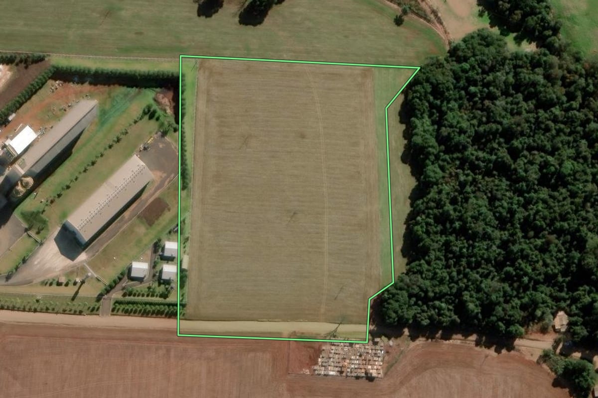Imagem de satélite do imóvel rural em Nova Ramada (RS), com o contorno declarado no CAR desenhado por cima.