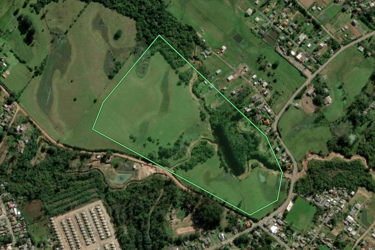 Imagem de satélite do imóvel rural em Nova Santa Rita (RS), com o contorno declarado no CAR desenhado por cima.