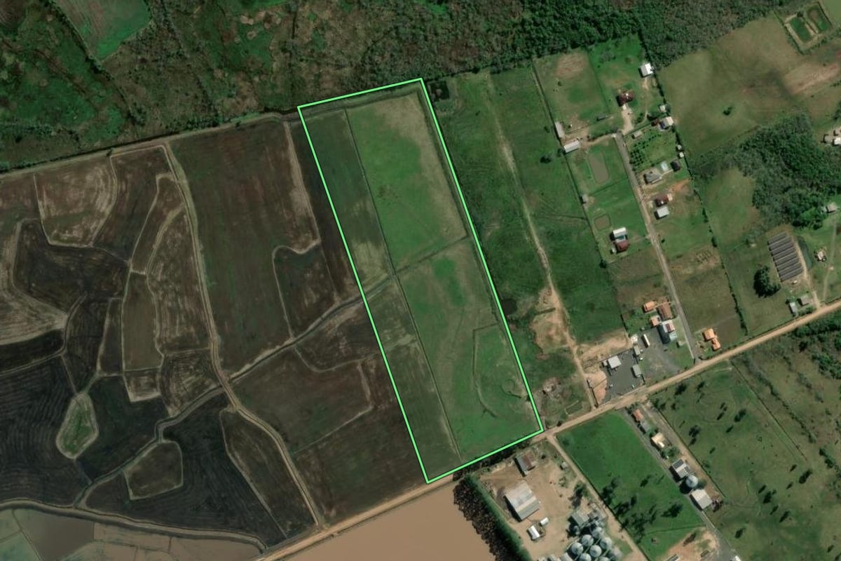 Imagem de satélite do imóvel rural em Nova Santa Rita (RS), com o contorno declarado no CAR desenhado por cima.