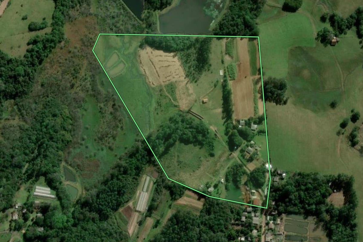 Imagem de satélite do imóvel rural em Nova Santa Rita (RS), com o contorno declarado no CAR desenhado por cima.