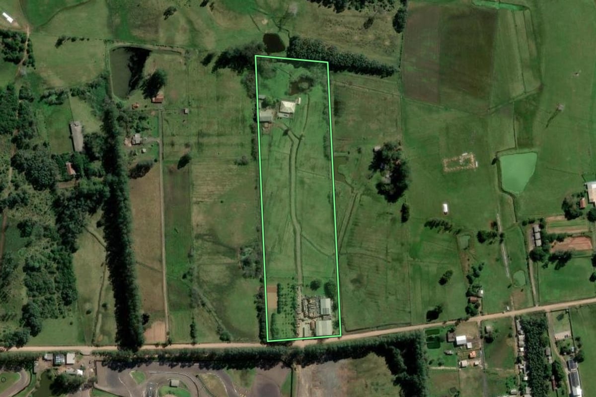 Imagem de satélite do imóvel rural em Nova Santa Rita (RS), com o contorno declarado no CAR desenhado por cima.