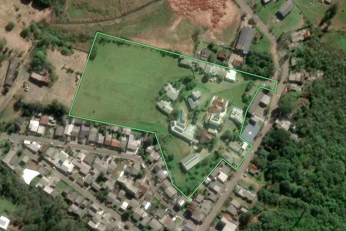 Imagem de satélite do imóvel rural em Nova Santa Rita (RS), com o contorno declarado no CAR desenhado por cima.
