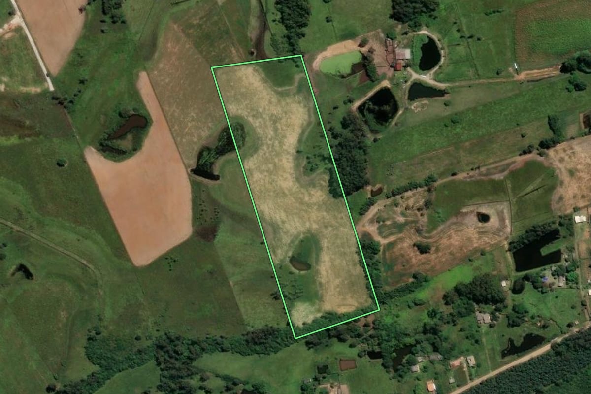 Imagem de satélite do imóvel rural em Nova Santa Rita (RS), com o contorno declarado no CAR desenhado por cima.