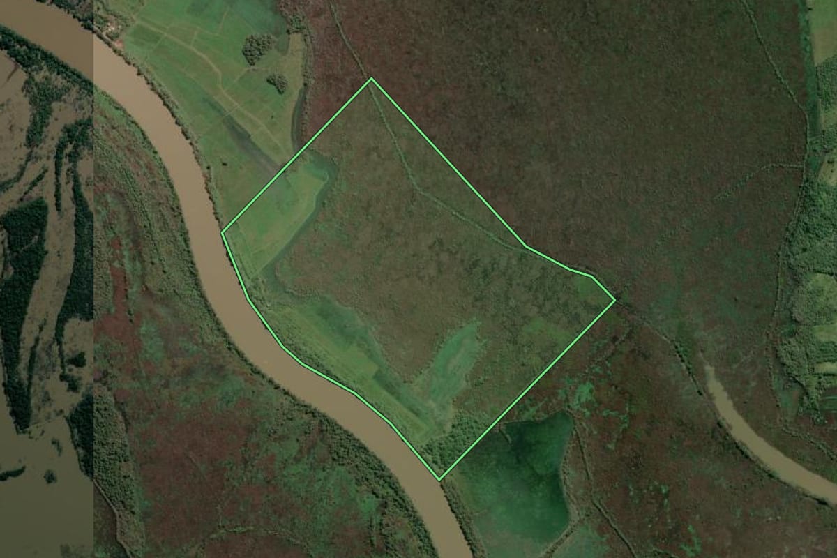 Imagem de satélite do imóvel rural em Nova Santa Rita (RS), com o contorno declarado no CAR desenhado por cima.