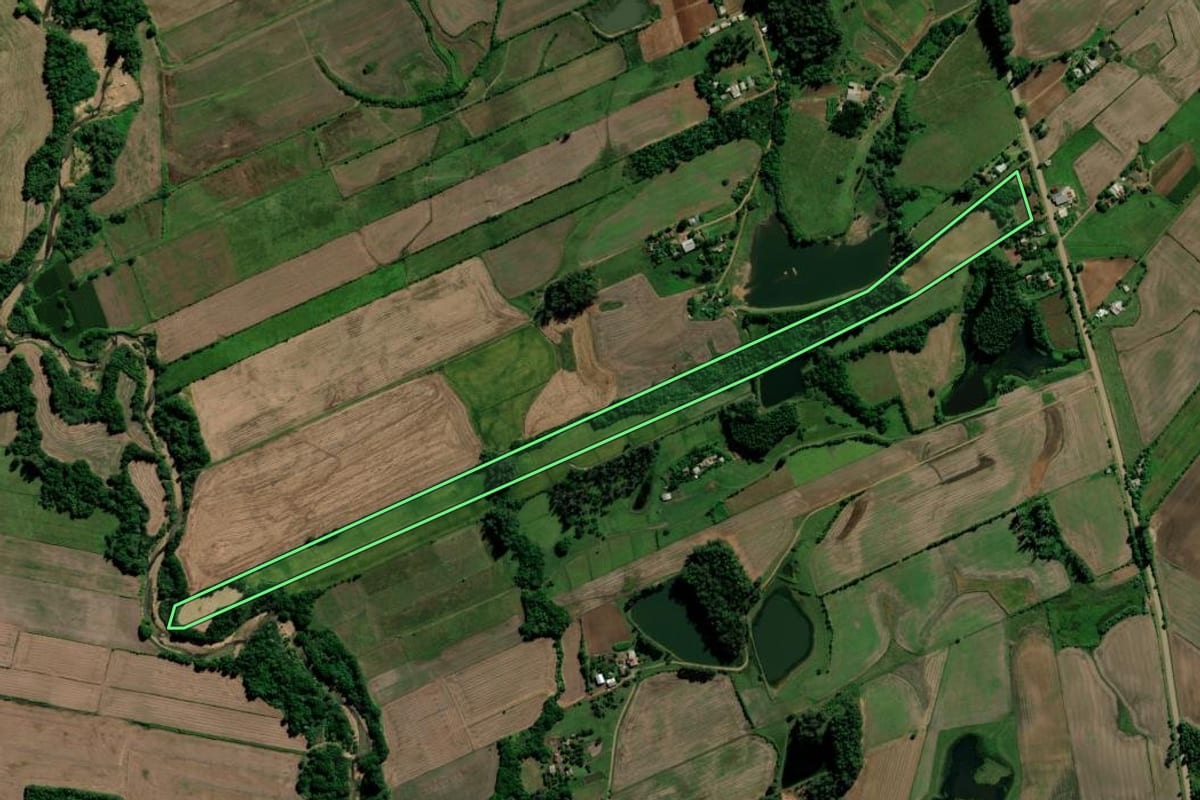 Imagem de satélite do imóvel rural em Novo Cabrais (RS), com o contorno declarado no CAR desenhado por cima.