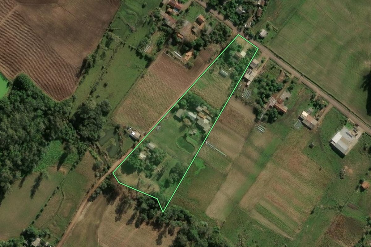 Imagem de satélite do imóvel rural em Novo Cabrais (RS), com o contorno declarado no CAR desenhado por cima.
