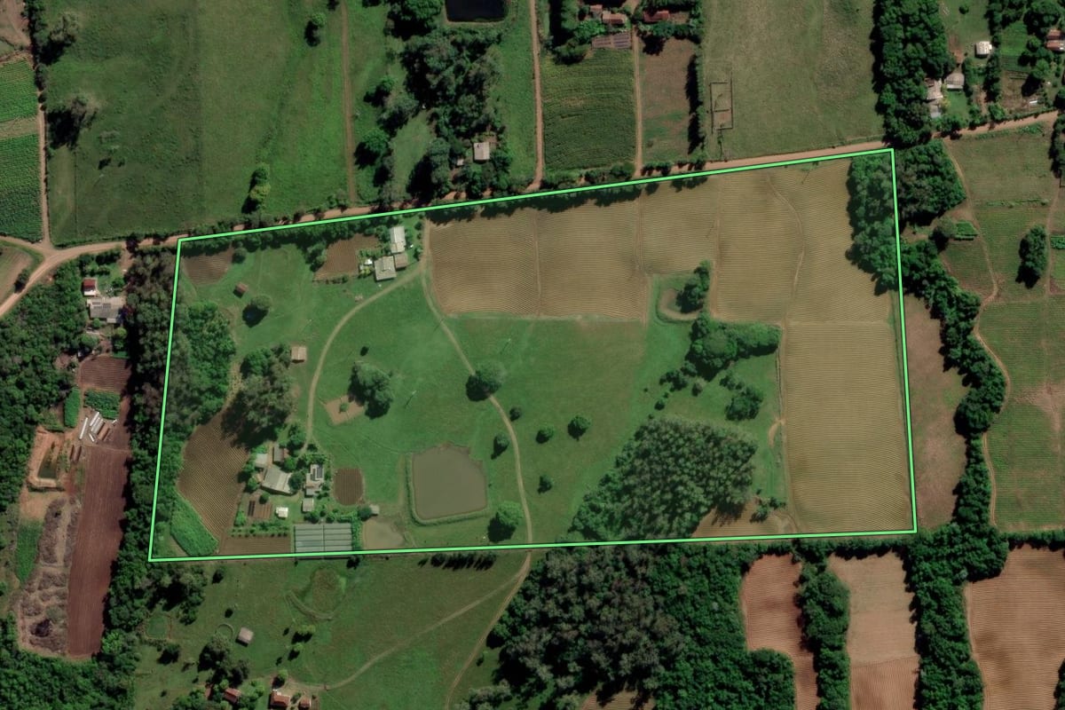Imagem de satélite do imóvel rural em Novo Cabrais (RS), com o contorno declarado no CAR desenhado por cima.