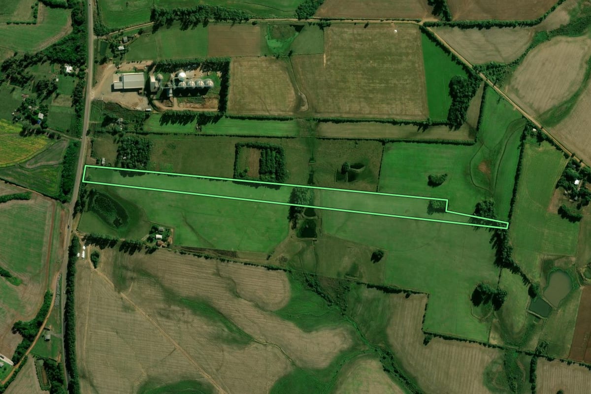 Imagem de satélite do imóvel rural em Novo Cabrais (RS), com o contorno declarado no CAR desenhado por cima.
