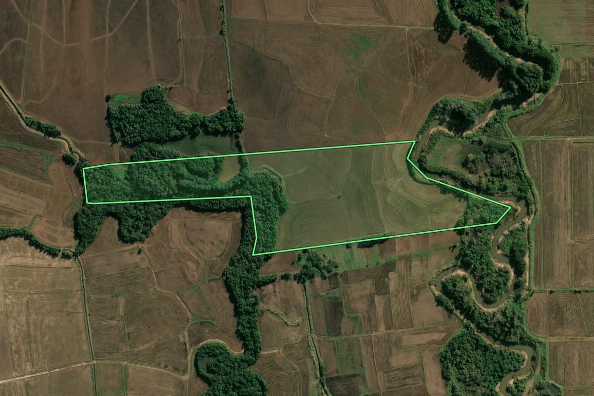 Imagem de satélite do imóvel rural em Novo Cabrais (RS), com o contorno declarado no CAR desenhado por cima.