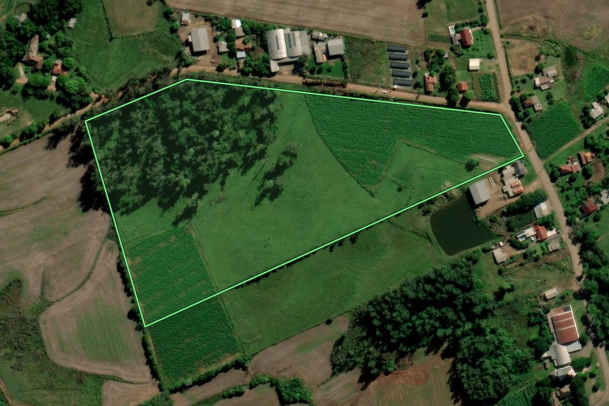 Imagem de satélite do imóvel rural em Novo Cabrais (RS), com o contorno declarado no CAR desenhado por cima.