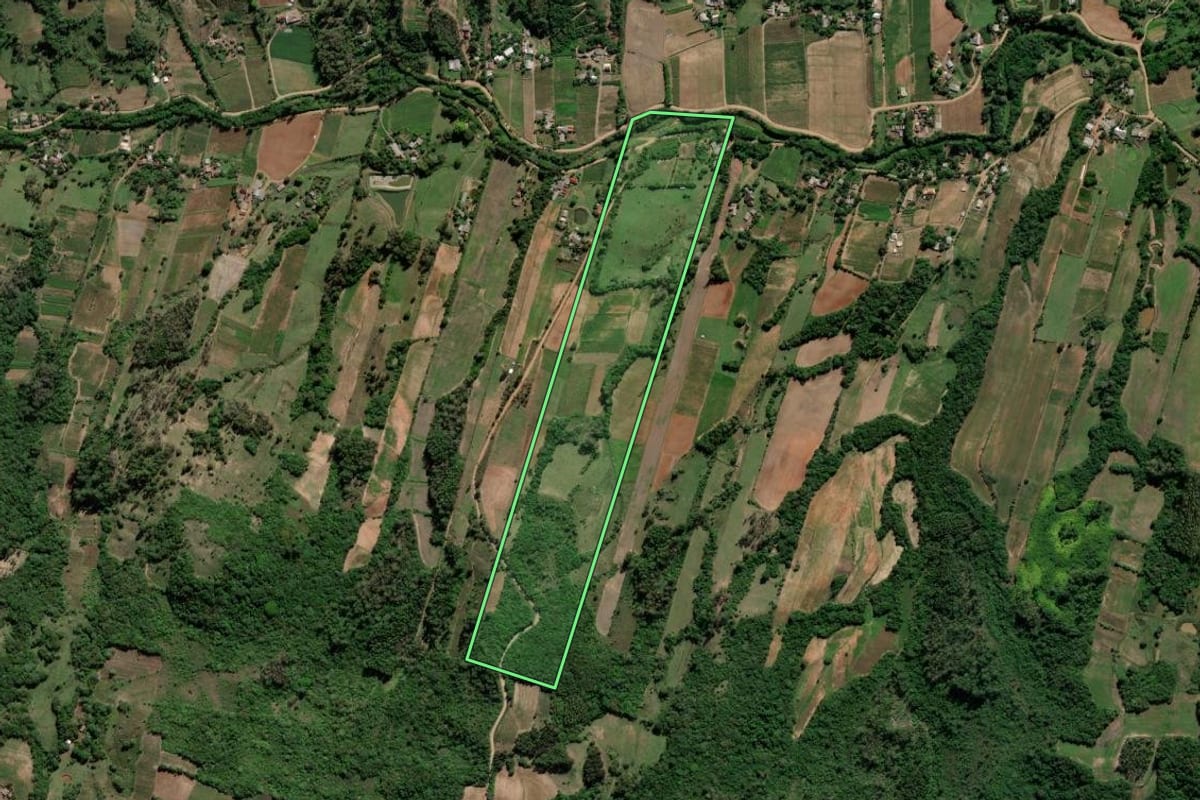 Imagem de satélite do imóvel rural em Novo Cabrais (RS), com o contorno declarado no CAR desenhado por cima.