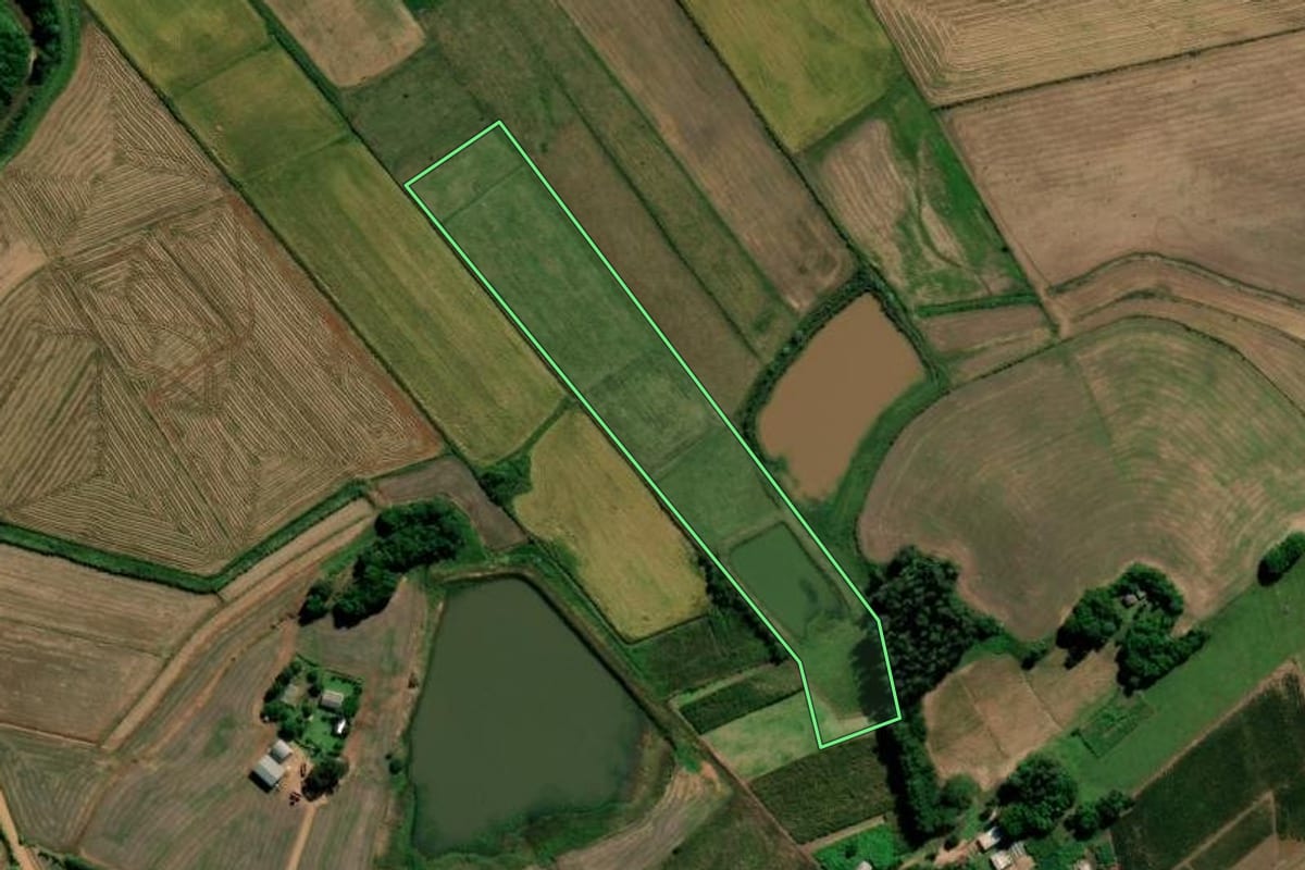 Imagem de satélite do imóvel rural em Novo Cabrais (RS), com o contorno declarado no CAR desenhado por cima.