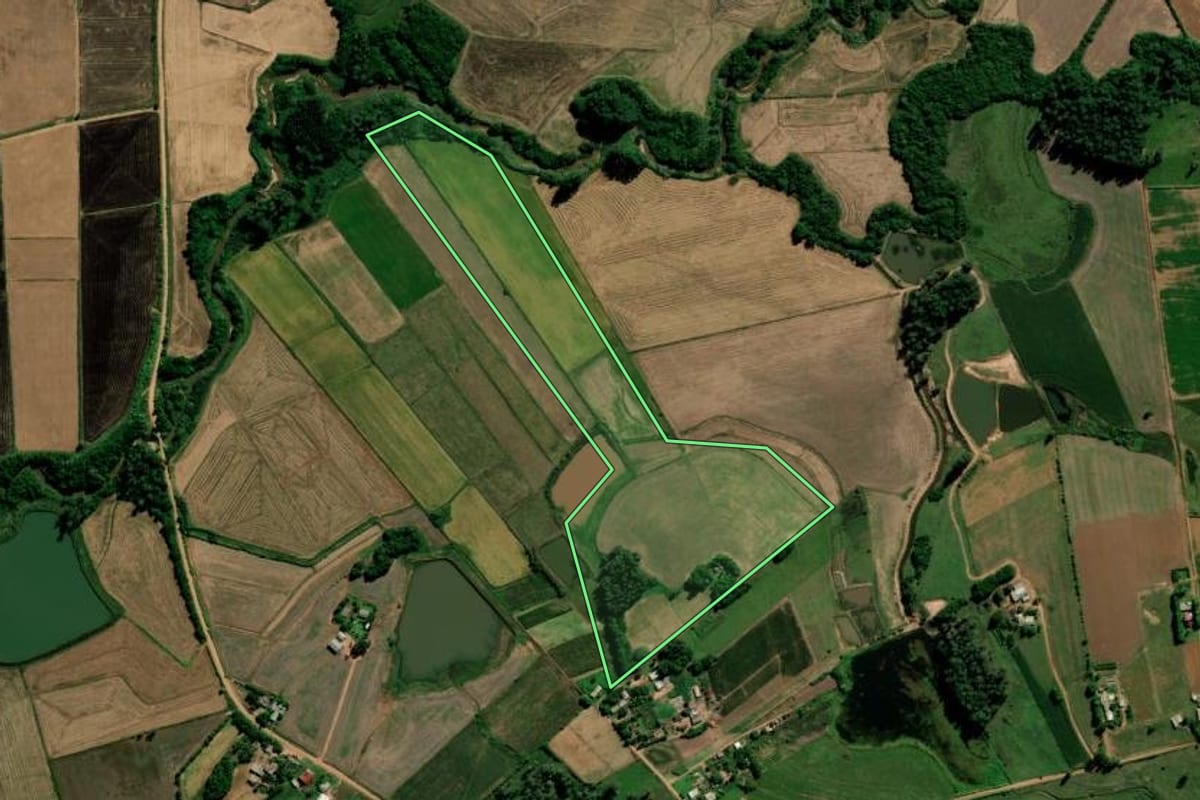 Imagem de satélite do imóvel rural em Novo Cabrais (RS), com o contorno declarado no CAR desenhado por cima.