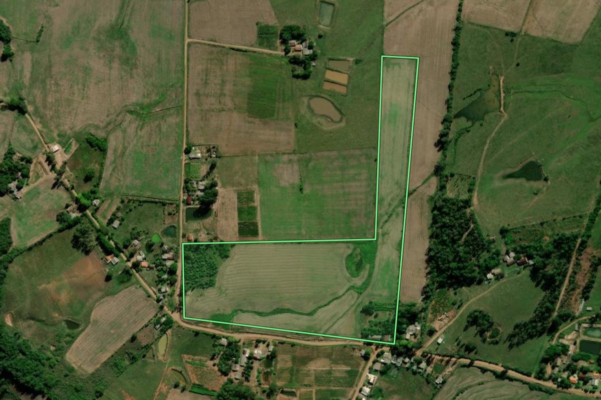 Imagem de satélite do imóvel rural em Novo Cabrais (RS), com o contorno declarado no CAR desenhado por cima.