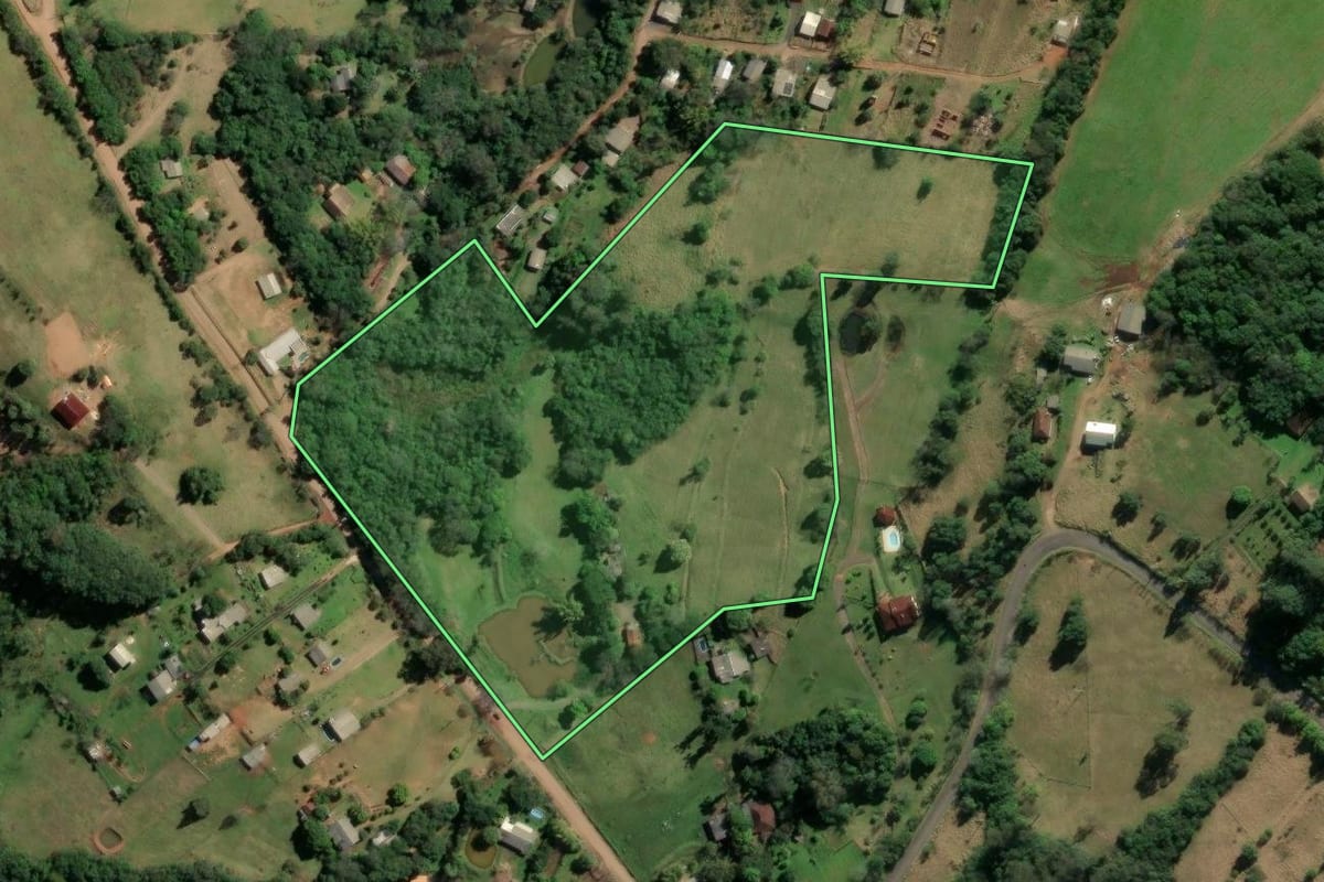Imagem de satélite do imóvel rural em Novo Hamburgo (RS), com o contorno declarado no CAR desenhado por cima.
