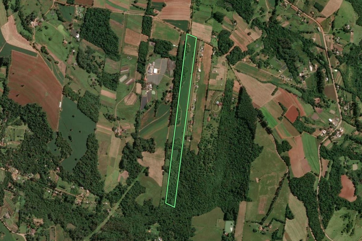 Imagem de satélite do imóvel rural em Novo Hamburgo (RS), com o contorno declarado no CAR desenhado por cima.