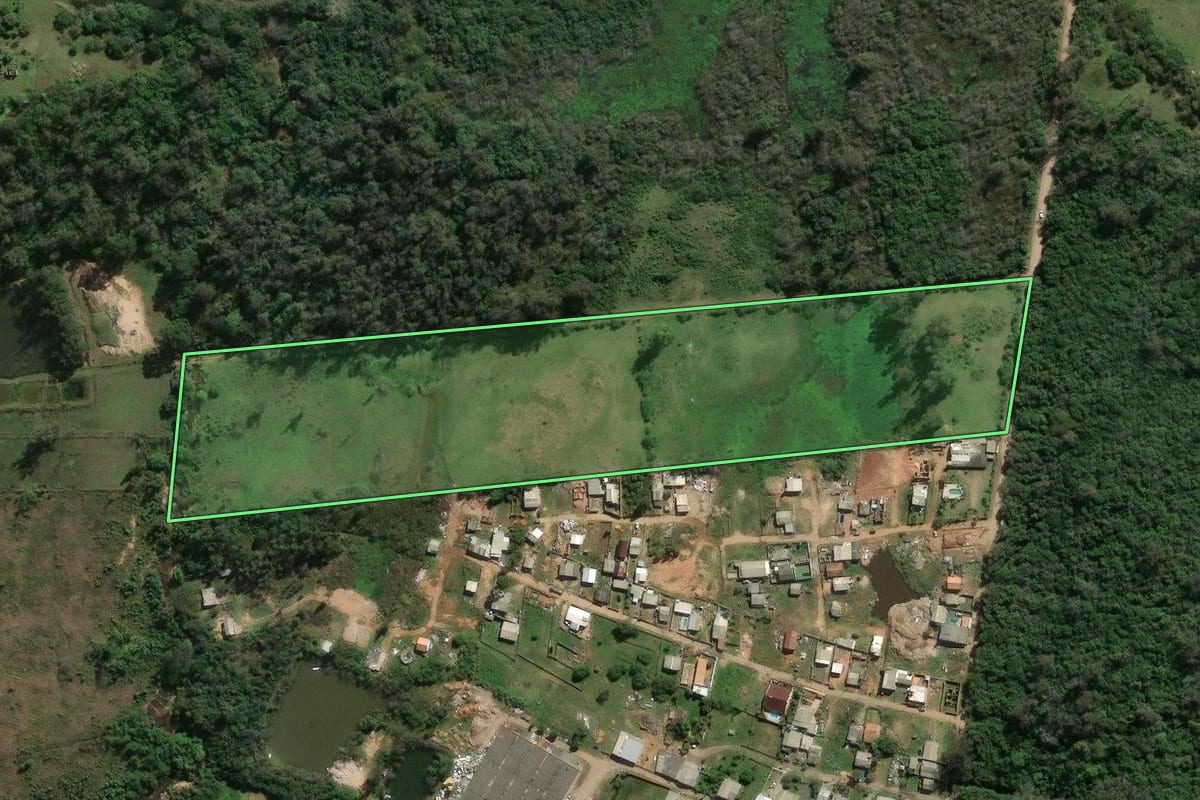 Imagem de satélite do imóvel rural em Novo Hamburgo (RS), com o contorno declarado no CAR desenhado por cima.