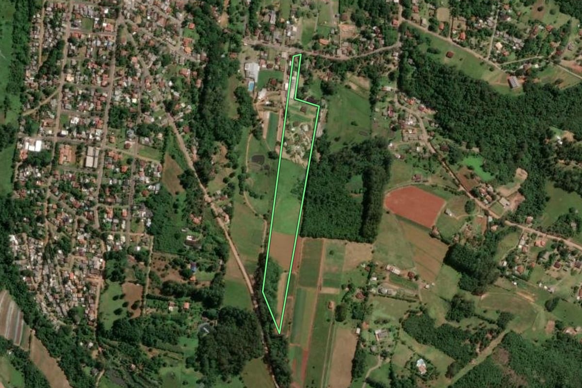 Imagem de satélite do imóvel rural em Novo Hamburgo (RS), com o contorno declarado no CAR desenhado por cima.
