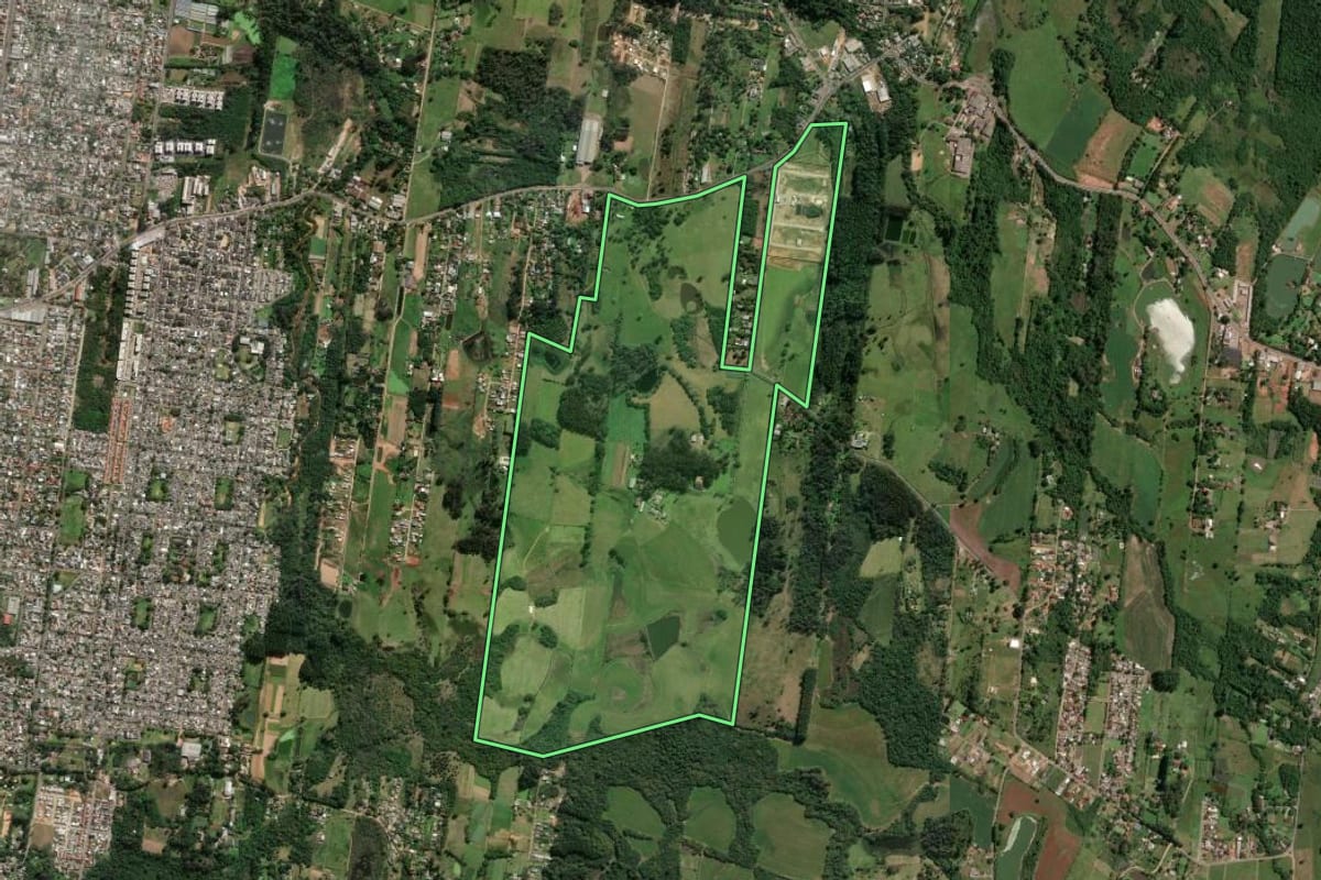 Imagem de satélite do imóvel rural em Novo Hamburgo (RS), com o contorno declarado no CAR desenhado por cima.