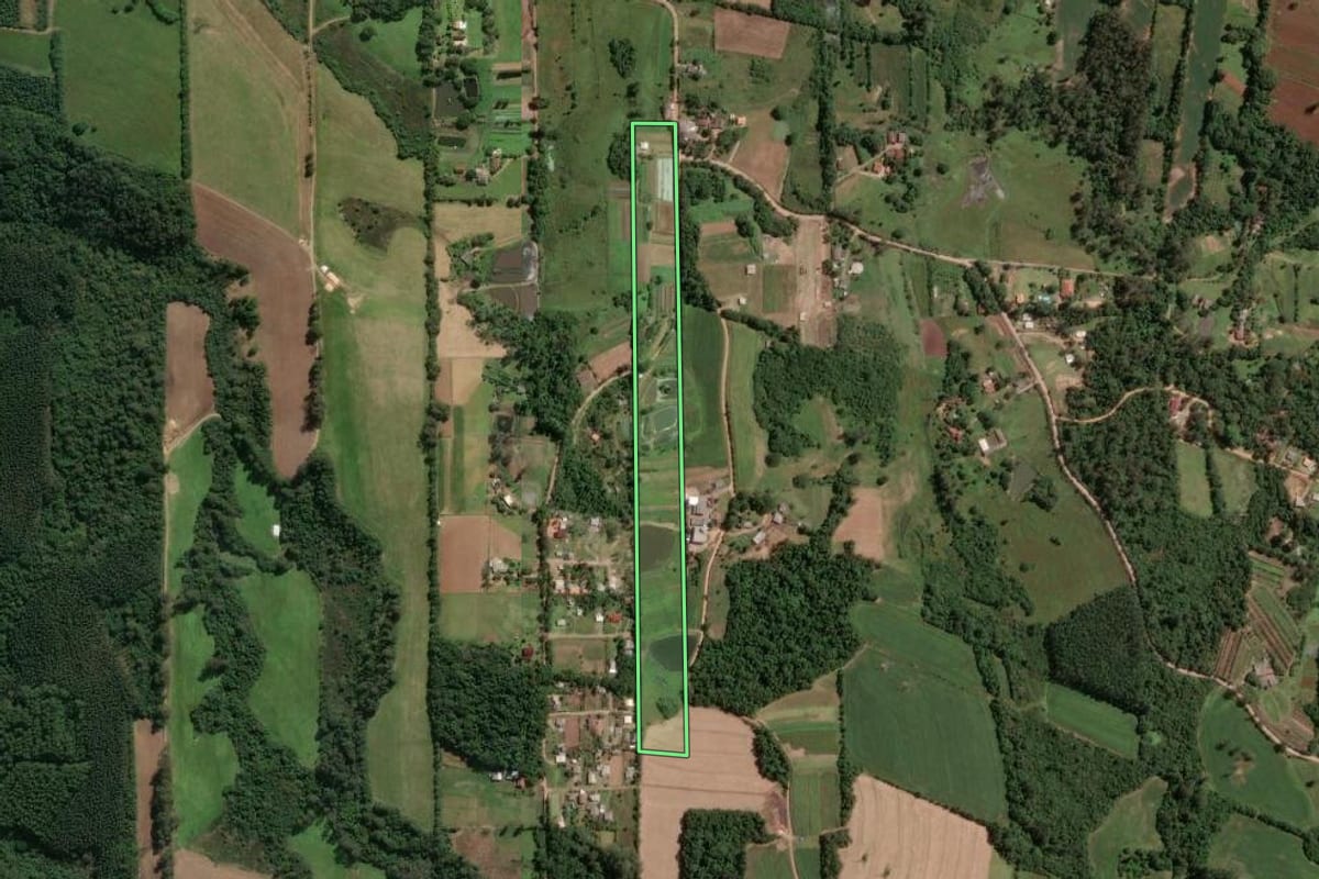 Imagem de satélite do imóvel rural em Novo Hamburgo (RS), com o contorno declarado no CAR desenhado por cima.