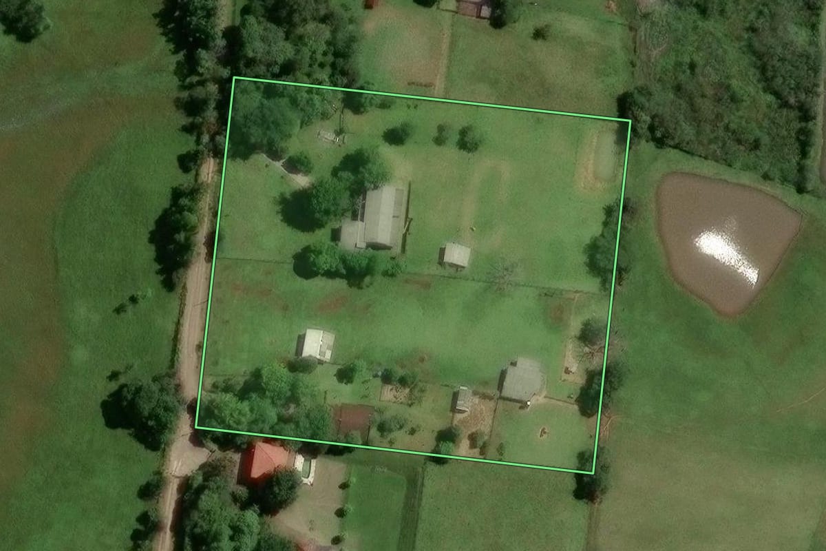Imagem de satélite do imóvel rural em Novo Hamburgo (RS), com o contorno declarado no CAR desenhado por cima.