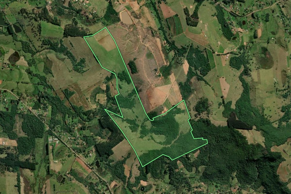 Imagem de satélite do imóvel rural em Novo Hamburgo (RS), com o contorno declarado no CAR desenhado por cima.