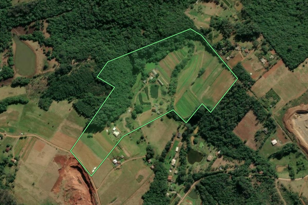 Imagem de satélite do imóvel rural em Novo Hamburgo (RS), com o contorno declarado no CAR desenhado por cima.