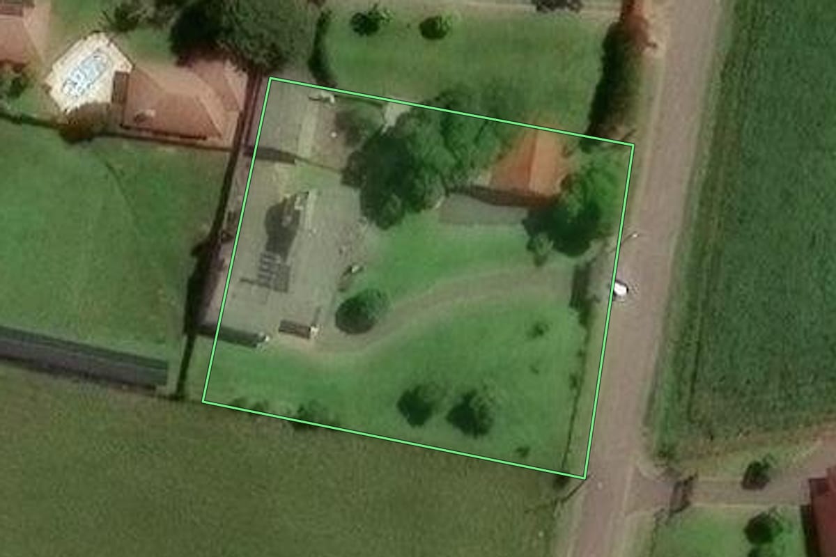 Imagem de satélite do imóvel rural em Novo Hamburgo (RS), com o contorno declarado no CAR desenhado por cima.