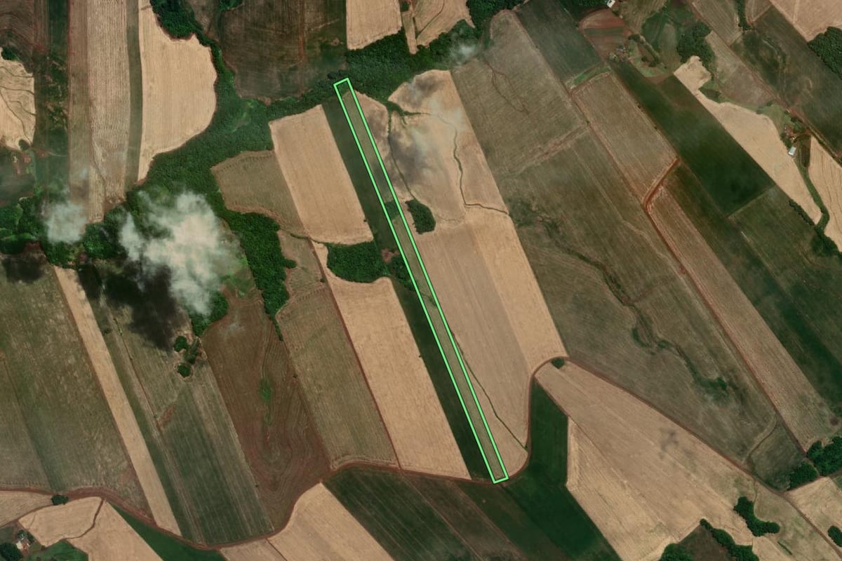 Imagem de satélite do imóvel rural em Novo Machado (RS), com o contorno declarado no CAR desenhado por cima.