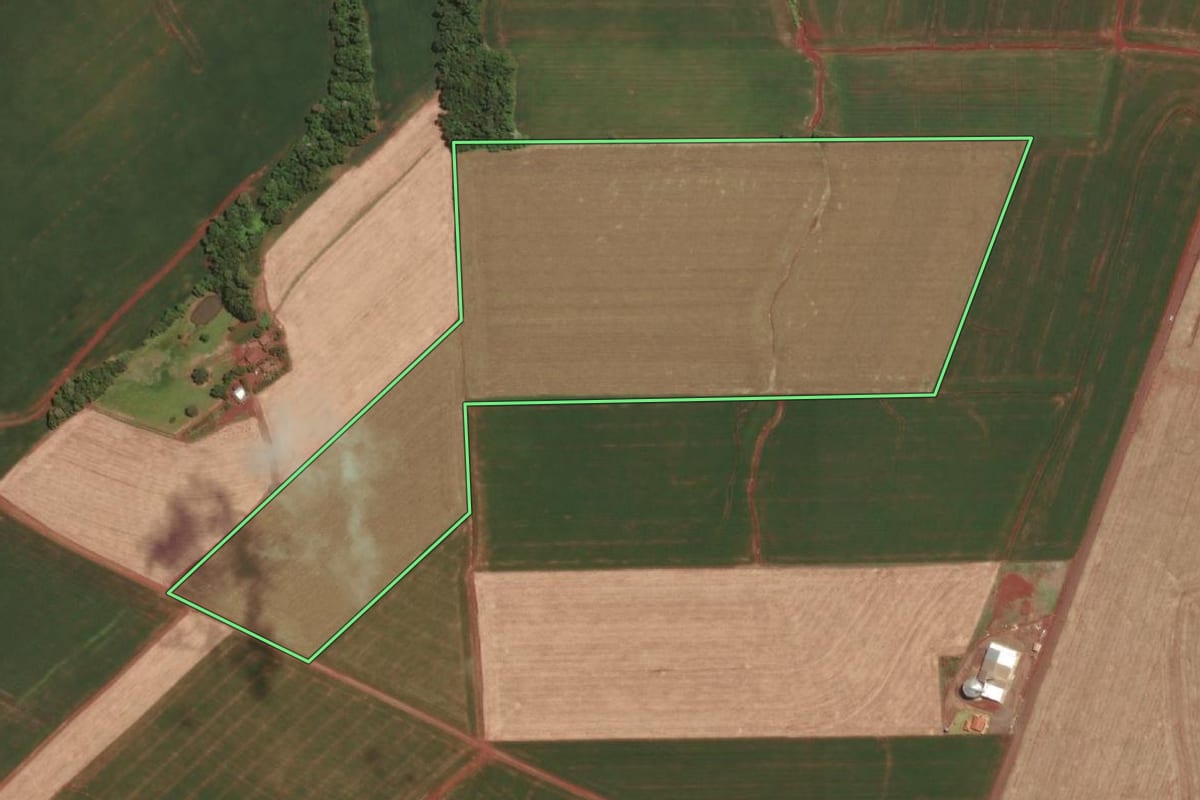 Imagem de satélite do imóvel rural em Novo Machado (RS), com o contorno declarado no CAR desenhado por cima.