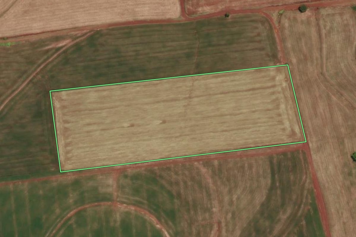 Imagem de satélite do imóvel rural em Novo Machado (RS), com o contorno declarado no CAR desenhado por cima.