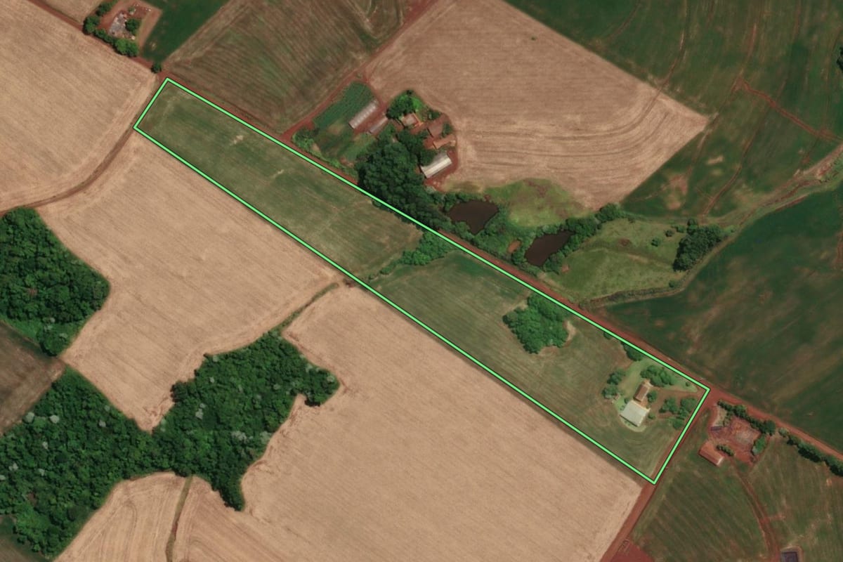 Imagem de satélite do imóvel rural em Novo Machado (RS), com o contorno declarado no CAR desenhado por cima.