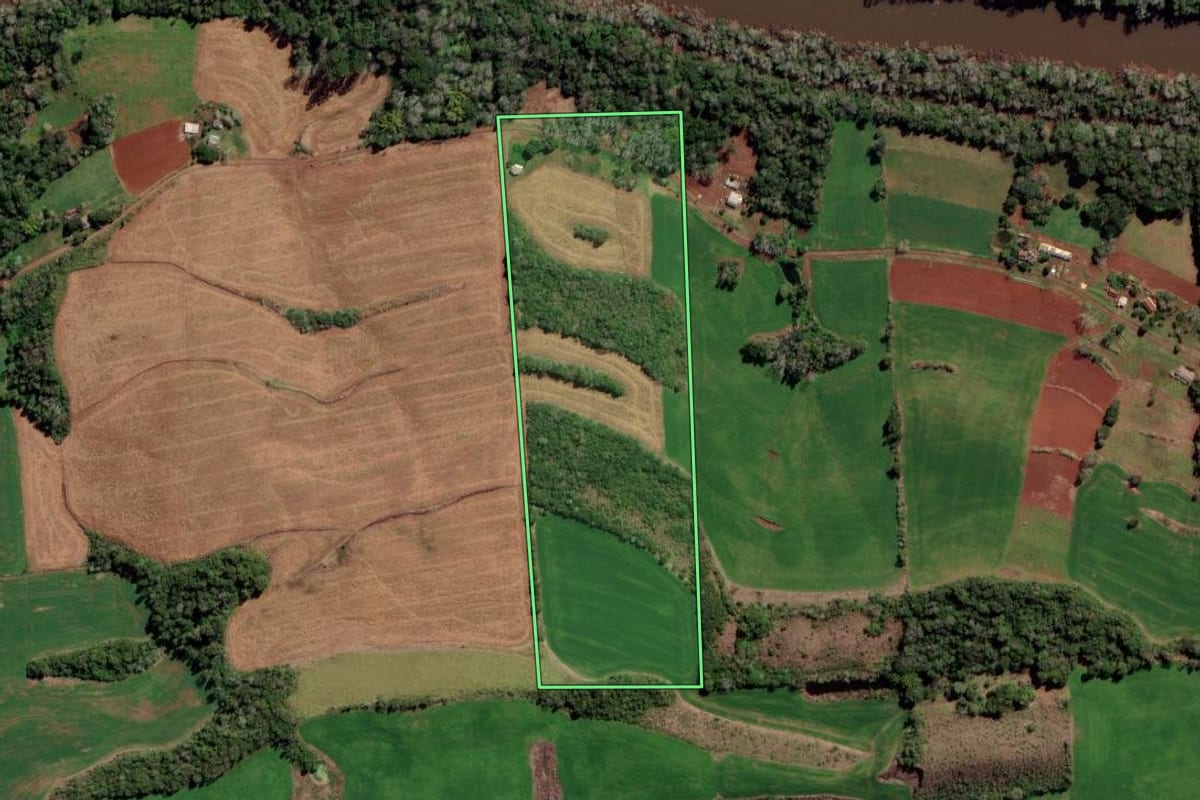 Imagem de satélite do imóvel rural em Novo Tiradentes (RS), com o contorno declarado no CAR desenhado por cima.