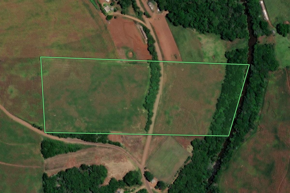 Imagem de satélite do imóvel rural em Novo Tiradentes (RS), com o contorno declarado no CAR desenhado por cima.