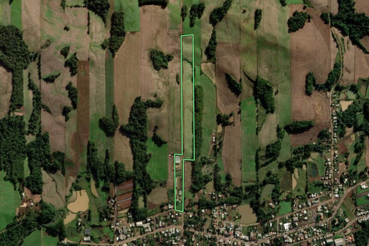 Imagem de satélite do imóvel rural em Novo Xingu (RS), com o contorno declarado no CAR desenhado por cima.