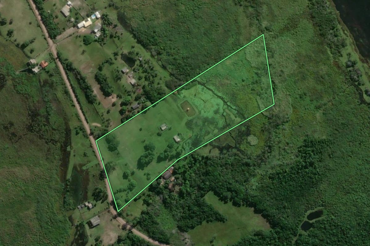 Imagem de satélite do imóvel rural em Osório (RS), com o contorno declarado no CAR desenhado por cima.
