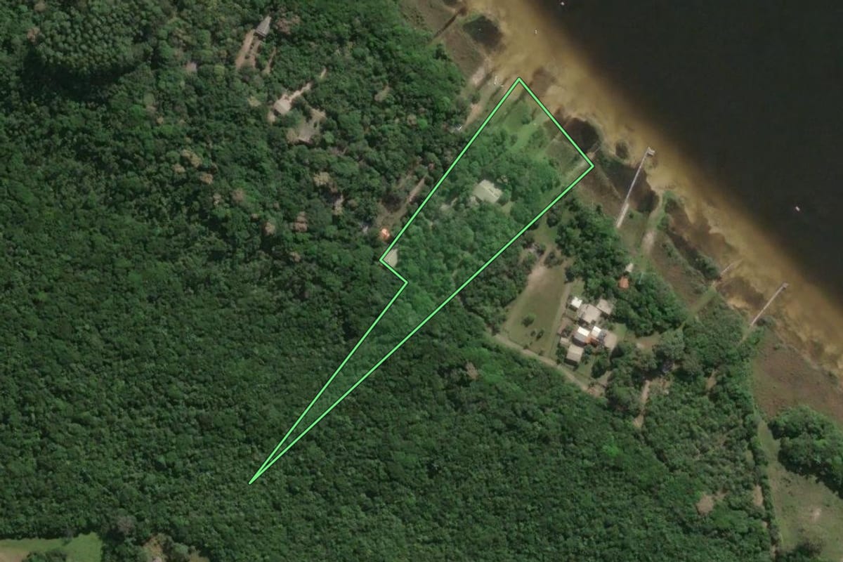 Imagem de satélite do imóvel rural em Osório (RS), com o contorno declarado no CAR desenhado por cima.