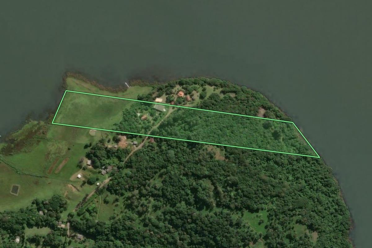Imagem de satélite do imóvel rural em Osório (RS), com o contorno declarado no CAR desenhado por cima.