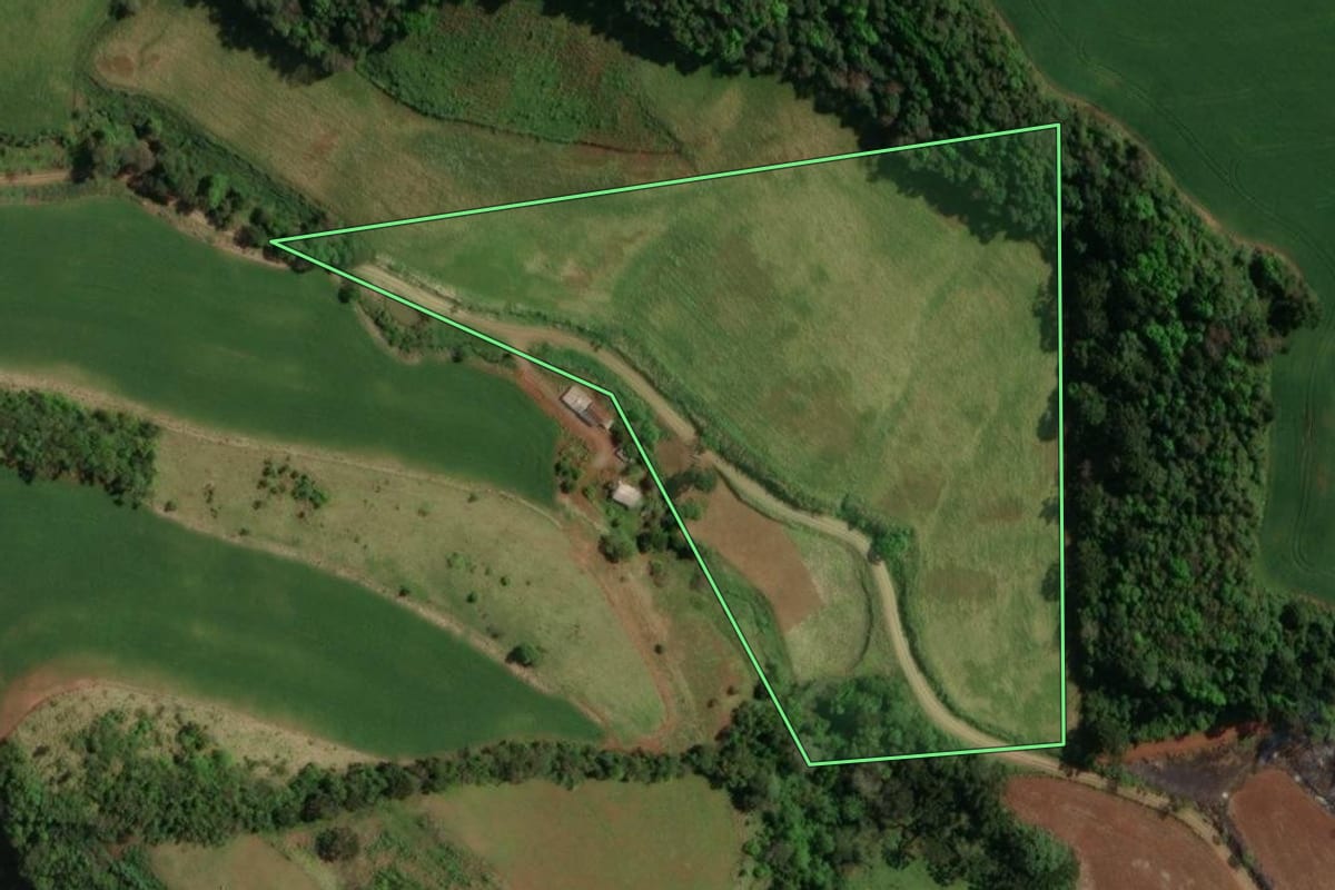 Imagem de satélite do imóvel rural em Paim Filho (RS), com o contorno declarado no CAR desenhado por cima.