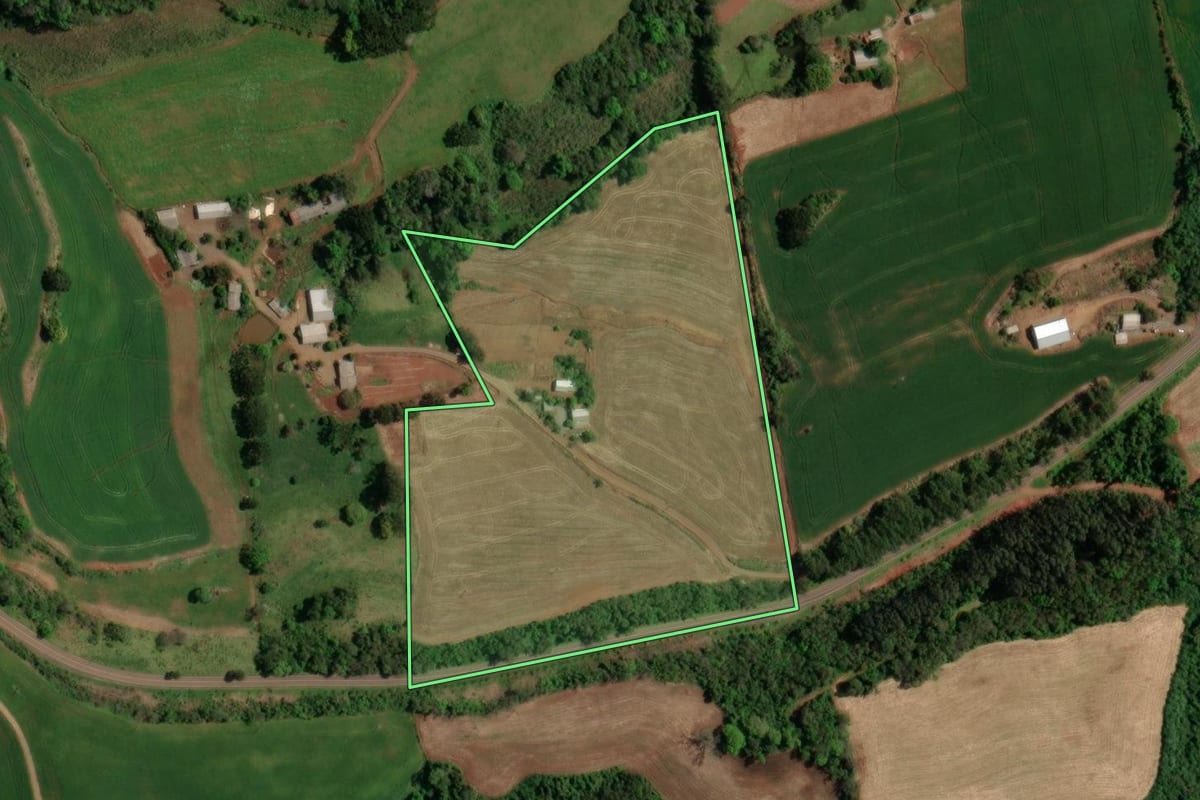 Imagem de satélite do imóvel rural em Paim Filho (RS), com o contorno declarado no CAR desenhado por cima.