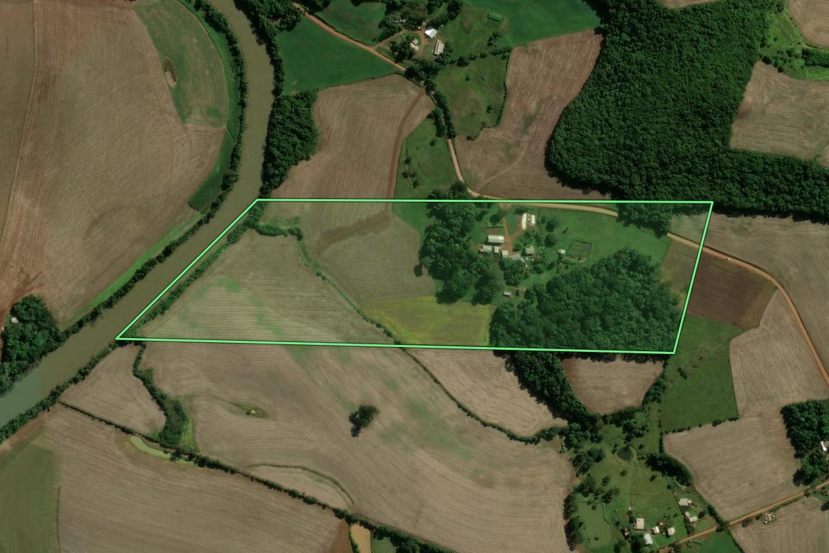 Imagem de satélite do imóvel rural em Paim Filho (RS), com o contorno declarado no CAR desenhado por cima.